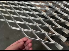 شبكة أسلاك معدنية مجلفنة موسعة مع ثقب الماس 25 * 50 مم 1.2 * 2.4 م