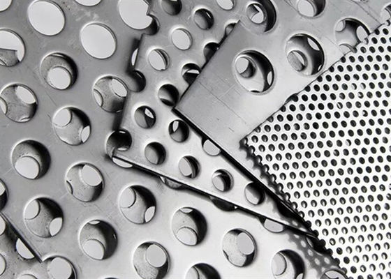 مكواة زخرفية رفيعة مقاس 4.0 مم لوحة صفائح معدنية مثقبة مثقوبة لمكبر الصوت 1.22 * 2.44 م