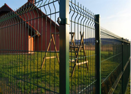 سياج الانحناء المثلث المجلفن ثلاثي الأبعاد للمزرعة 4.0mm * 50 * 200mm Anticorrosion