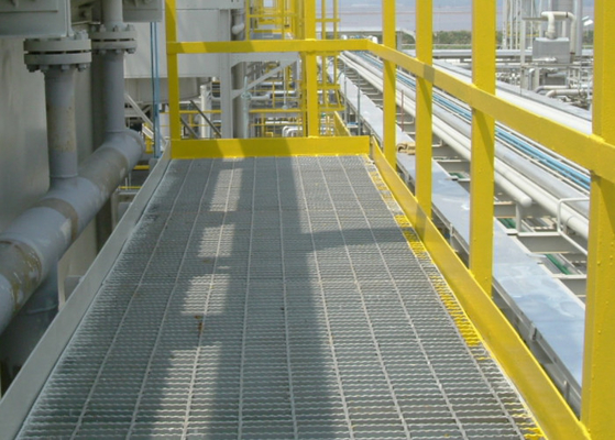 2-8mm المجلفن الصلب الملحومة الممشى صريف لغطاء الصرف شريط مسطح ASTM A36