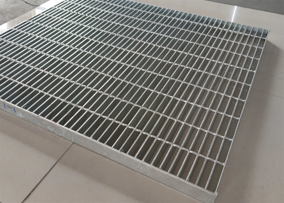 Q235 حديدية متعرجة الشريط الممشى 40 * 5mm لمحطة توليد الطاقة
