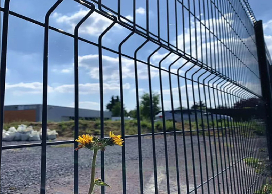 لوحة سياج منحنية ثلاثية الأبعاد مجلفنة بالغمر الساخن بعرض 2.0 متر - 3.0 متر