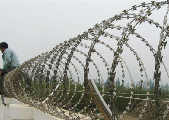 سلك شريط شائك حاد قوي وشريط شائك مغلفن 2.5 مم Bto-22 Security