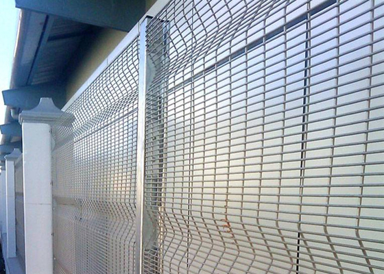 60x60mm 358 شبكة السياج تراجع الساخنة المجلفن / الأسلاك المغلفة السلطة لأمن المطار